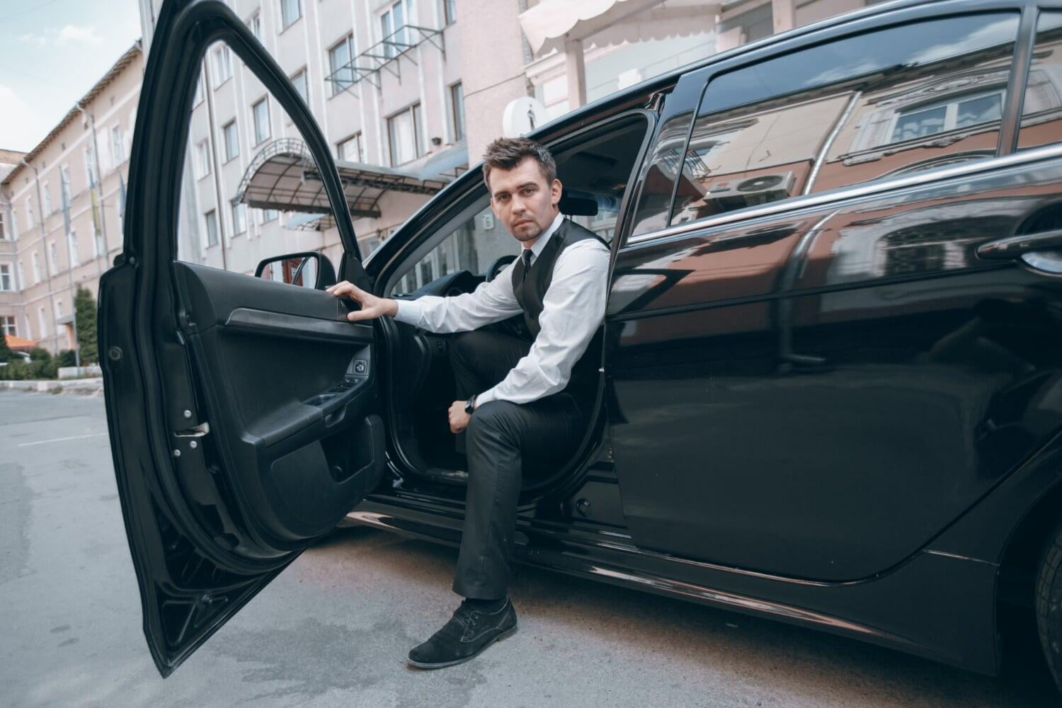 How Airport Limousine Services in NYC Can Make the Most of Your Business Travel